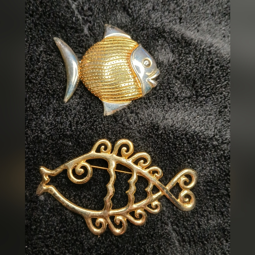 5$  Bundle BOGO Fish Brooches Gold Silver Giftable 2 FOR 1 Stocking Stuffers Fun